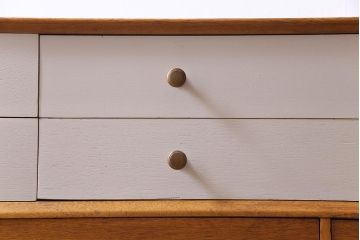 ヴィンテージ家具　リペイント　北欧ビンテージ　G-PLAN(ジープラン)　サニーオーク&チャイニーズホワイト　レトロモダンなダブルチェスト(サイドボード)
