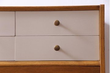 ヴィンテージ家具　リペイント　北欧ビンテージ　G-PLAN(ジープラン)　サニーオーク&チャイニーズホワイト　レトロモダンなダブルチェスト(サイドボード)