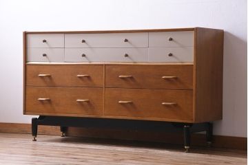 ヴィンテージ家具　リペイント　北欧ビンテージ　G-PLAN(ジープラン)　サニーオーク&チャイニーズホワイト　レトロモダンなダブルチェスト(サイドボード)
