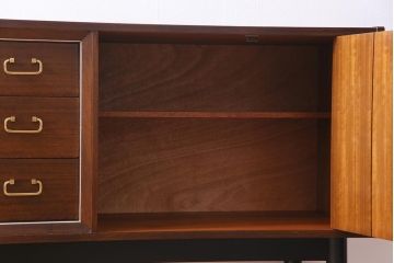 ヴィンテージ家具　北欧ビンテージ　G-PLAN　BBシリーズ　シックモダンなサイドボード(リビングボード)