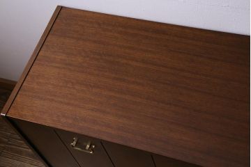 ヴィンテージ家具　北欧ビンテージ　G-PLAN　BBシリーズ　シックモダンなサイドボード(リビングボード)