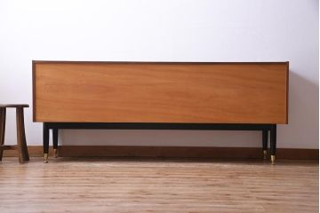 ヴィンテージ家具　北欧ビンテージ　G-PLAN　BBシリーズ　シックモダンなサイドボード(リビングボード)