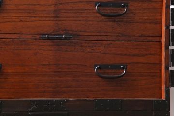 アンティーク家具　明治期　総桐材　燻されたような色合いが重厚感を引き立てる観音重ね箪笥(引き出し、衣装箪笥、桐箪笥、桐たんす)