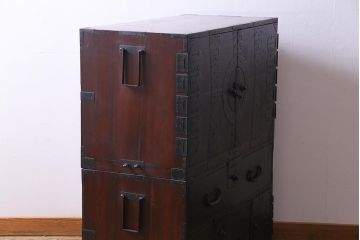 アンティーク家具　明治期　総桐材　燻されたような色合いが重厚感を引き立てる観音重ね箪笥(引き出し、衣装箪笥、桐箪笥、桐たんす)