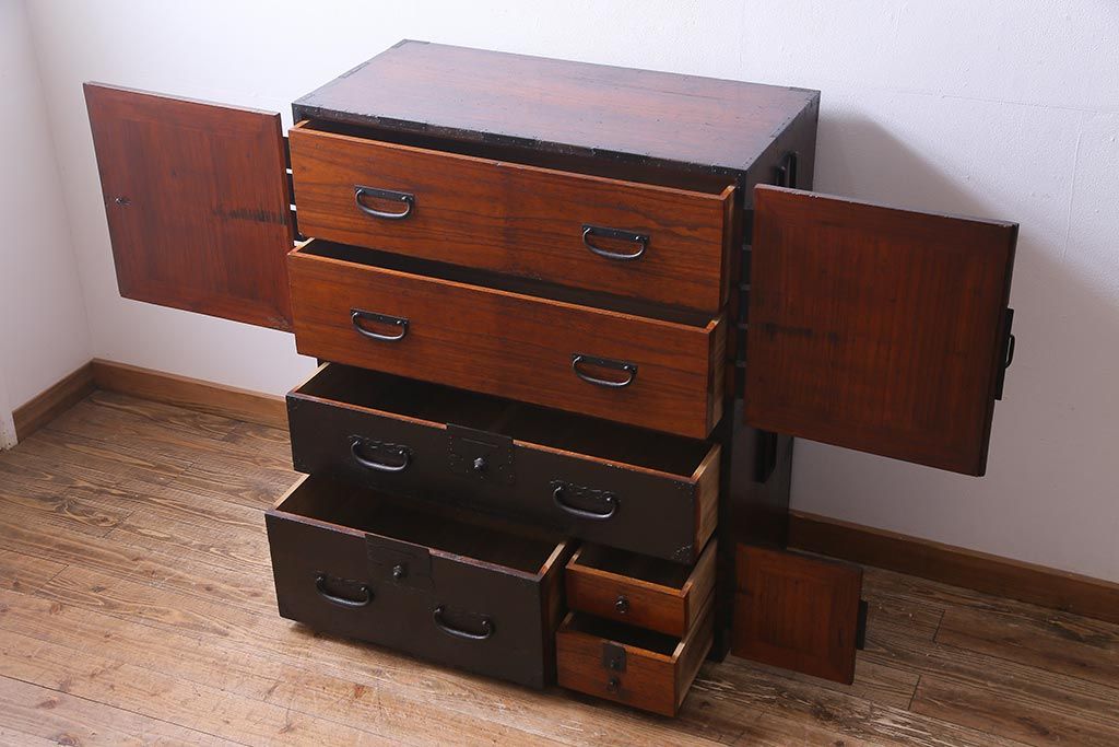 アンティーク家具　明治期　総桐材　燻されたような色合いが重厚感を引き立てる観音重ね箪笥(引き出し、衣装箪笥、桐箪笥、桐たんす)