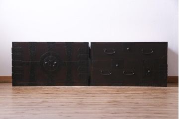 アンティーク家具　明治期　総桐材　燻されたような色合いが重厚感を引き立てる観音重ね箪笥(引き出し、衣装箪笥、桐箪笥、桐たんす)