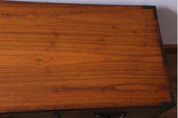 アンティーク家具　明治期　総桐材　燻されたような色合いが重厚感を引き立てる観音重ね箪笥(引き出し、衣装箪笥、桐箪笥、桐たんす)