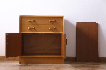 ヴィンテージ家具　イギリスビンテージ　G-PLAN　Brandon(ブランドン)　オーク材　優しげな色合いのキャビネット(収納棚)