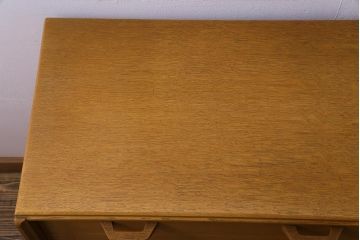 ヴィンテージ家具　イギリスビンテージ　G-PLAN　Brandon(ブランドン)　オーク材　優しげな色合いのキャビネット(収納棚)