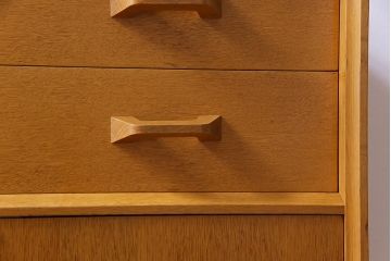 ヴィンテージ家具　イギリスビンテージ　G-PLAN　Brandon(ブランドン)　オーク材　優しげな色合いのキャビネット(収納棚)