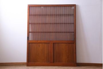 和製アンティーク　ケヤキ・ヒノキ　漆塗りが上品な印象与えるガラス入り格子蔵戸(建具、引き戸、玄関戸)