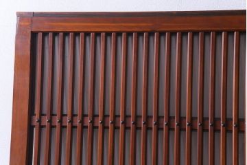 和製アンティーク　ケヤキ・ヒノキ　漆塗りが上品な印象与えるガラス入り格子蔵戸(建具、引き戸、玄関戸)