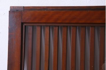 和製アンティーク　ケヤキ・ヒノキ　漆塗りが上品な印象与えるガラス入り格子蔵戸(建具、引き戸、玄関戸)