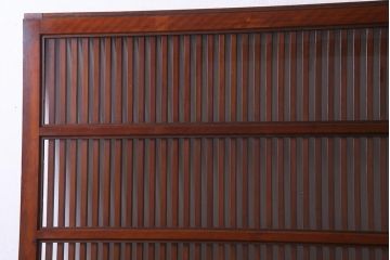 和製アンティーク　ケヤキ・ヒノキ　漆塗りが上品な印象与えるガラス入り格子蔵戸(建具、引き戸、玄関戸)