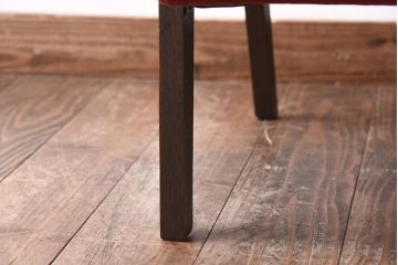 アンティーク家具　和製アンティーク　ナラ材　落ち着いた赤い座面が存在感を放つ一人掛けソファ(アームチェア)