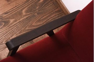 アンティーク家具　和製アンティーク　ナラ材　落ち着いた赤い座面が存在感を放つ一人掛けソファ(アームチェア)