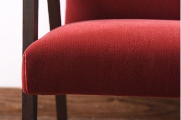 アンティーク家具　和製アンティーク　ナラ材　落ち着いた赤い座面が存在感を放つ一人掛けソファ(アームチェア)
