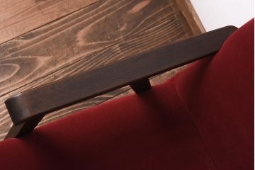 アンティーク家具　和製アンティーク　ナラ材　落ち着いた赤い座面が存在感を放つ一人掛けソファ(アームチェア)(1)