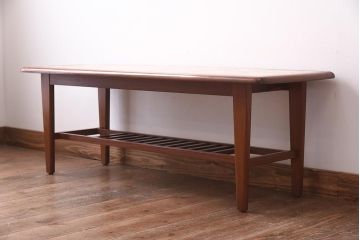 ヴィンテージ家具　北欧ビンテージ　チーク材　オリエンタルな雰囲気漂うタイルトップのコーヒーテーブル(センターテーブル)