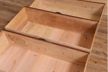 アンティーク家具　和製アンティーク　前面ケヤキ材　上品な和の雰囲気漂う会津箪笥(重ね箪笥、衣装箪笥)