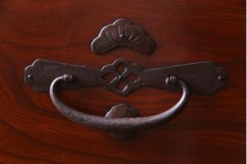 アンティーク家具　和製アンティーク　前面ケヤキ材　上品な和の雰囲気漂う会津箪笥(重ね箪笥、衣装箪笥)