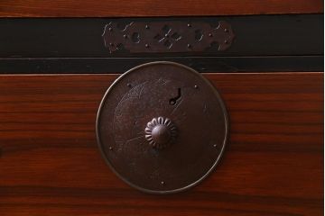 アンティーク家具　和製アンティーク　前面ケヤキ材　上品な和の雰囲気漂う会津箪笥(重ね箪笥、衣装箪笥)