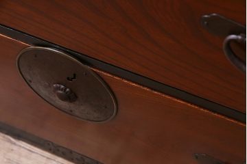 アンティーク家具　和製アンティーク　前面ケヤキ材　上品な和の雰囲気漂う会津箪笥(重ね箪笥、衣装箪笥)