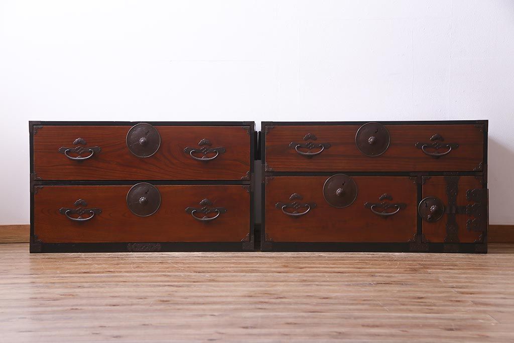 アンティーク家具　和製アンティーク　前面ケヤキ材　上品な和の雰囲気漂う会津箪笥(重ね箪笥、衣装箪笥)