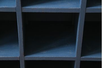 ペイント家具　3×4マス　脚付リメイク　ダークカラーが格好いいマス目棚(ロッカー、下駄箱、オープンラック、収納棚)