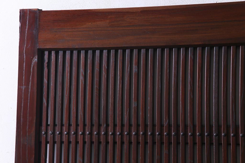 和製アンティーク　総ケヤキ材　漆塗り　赤みを帯びた木肌が味わい深いガラス入り蔵戸(建具、引き戸、玄関戸)