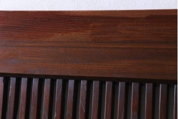 和製アンティーク　総ケヤキ材　漆塗り　赤みを帯びた木肌が味わい深いガラス入り蔵戸(建具、引き戸、玄関戸)