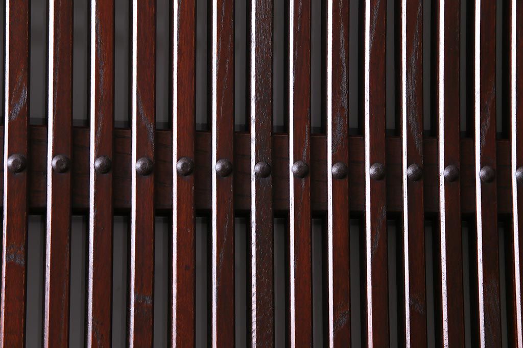 和製アンティーク　総ケヤキ材　漆塗り　赤みを帯びた木肌が味わい深いガラス入り蔵戸(建具、引き戸、玄関戸)