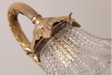 フランスビンテージ　青銅製　花のようなシェードと子供が愛らしいテーブルランプ(スタンドライト)