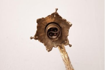 フランスビンテージ　青銅製　花のようなシェードと子供が愛らしいテーブルランプ(スタンドライト)