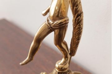 フランスビンテージ　青銅製　花のようなシェードと子供が愛らしいテーブルランプ(スタンドライト)