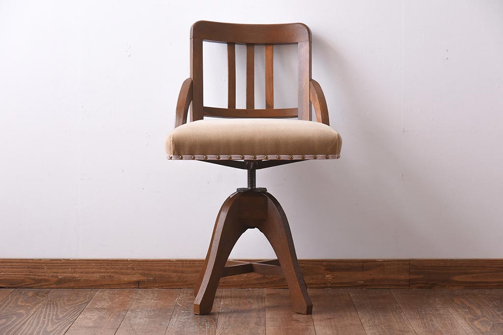 レトロ家具　ナラ材　柔らかな雰囲気が愛らしいレトロな回転チェア(回転椅子、イス)