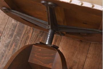 レトロ家具　ナラ材　柔らかな雰囲気が愛らしいレトロな回転チェア(回転椅子、イス)