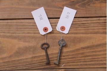 アンティーク家具　イギリスアンティーク　オーク材　ステンドグラスの入ったシックなビューローブックケース(ライティングビューロー、本箱、チェスト)