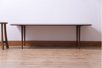 ヴィンテージ家具　ビンテージ　細身の脚のシンプルなセンターテーブル(ローテーブル)