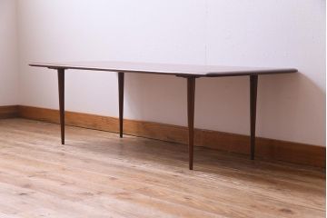 ヴィンテージ家具　ビンテージ　細身の脚のシンプルなセンターテーブル(ローテーブル)