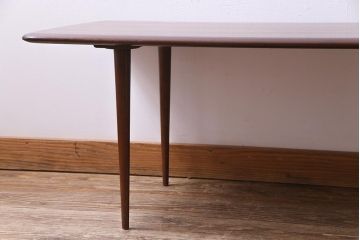 ヴィンテージ家具　ビンテージ　細身の脚のシンプルなセンターテーブル(ローテーブル)