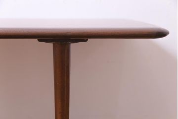 ヴィンテージ家具　ビンテージ　細身の脚のシンプルなセンターテーブル(ローテーブル)