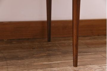 ヴィンテージ家具　ビンテージ　細身の脚のシンプルなセンターテーブル(ローテーブル)