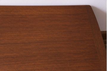 ヴィンテージ家具　北欧ビンテージ　曲線と直線のバランスがおしゃれなセンターテーブル(ローテーブル)