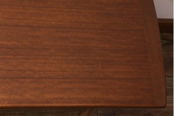 ヴィンテージ家具　北欧ビンテージ　曲線と直線のバランスがおしゃれなセンターテーブル(ローテーブル)