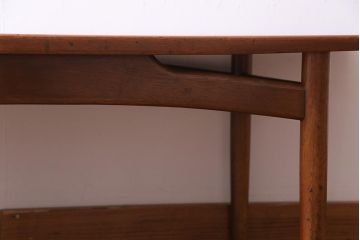 ヴィンテージ家具　北欧ビンテージ　曲線と直線のバランスがおしゃれなセンターテーブル(ローテーブル)