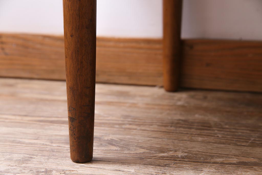 ヴィンテージ家具　北欧ビンテージ　曲線と直線のバランスがおしゃれなセンターテーブル(ローテーブル)