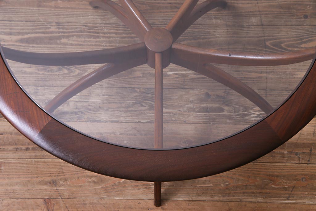 ヴィンテージ家具　北欧ビンテージ　G-plan(ジープラン)　チーク材　スタイリッシュな存在感を放つスパイダーコーヒーテーブル(センターテーブル)