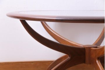 ヴィンテージ家具　北欧ビンテージ　G-plan(ジープラン)　チーク材　スタイリッシュな存在感を放つスパイダーコーヒーテーブル(センターテーブル)
