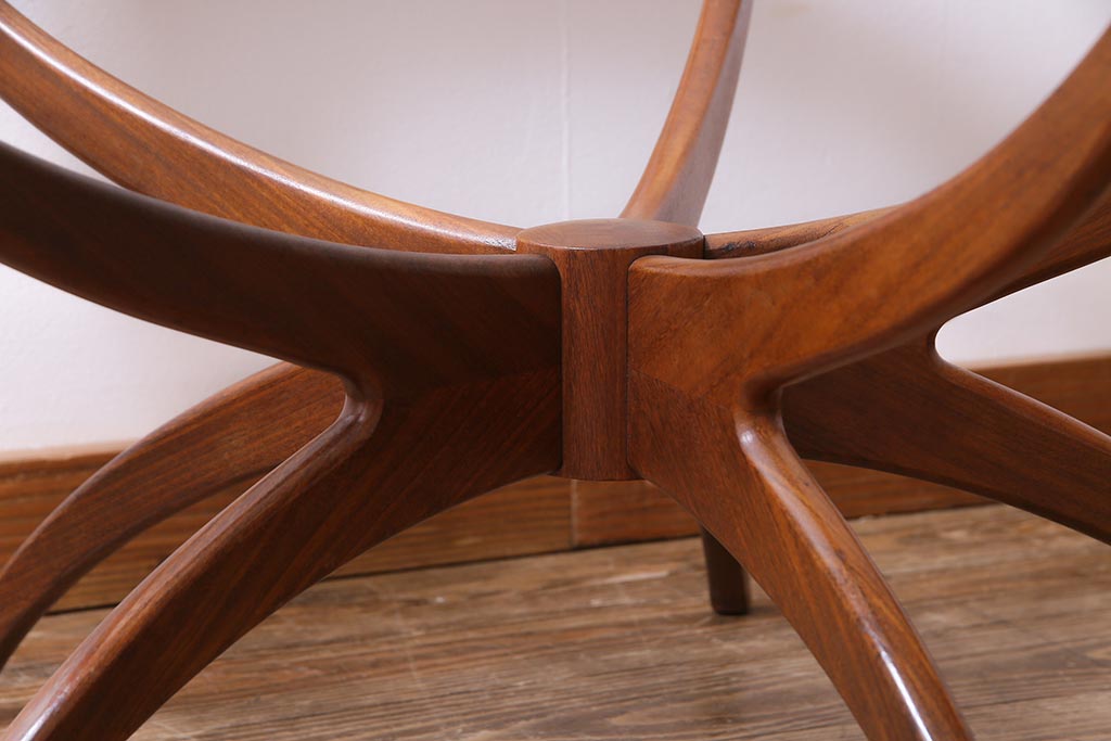 ヴィンテージ家具　北欧ビンテージ　G-plan(ジープラン)　チーク材　スタイリッシュな存在感を放つスパイダーコーヒーテーブル(センターテーブル)